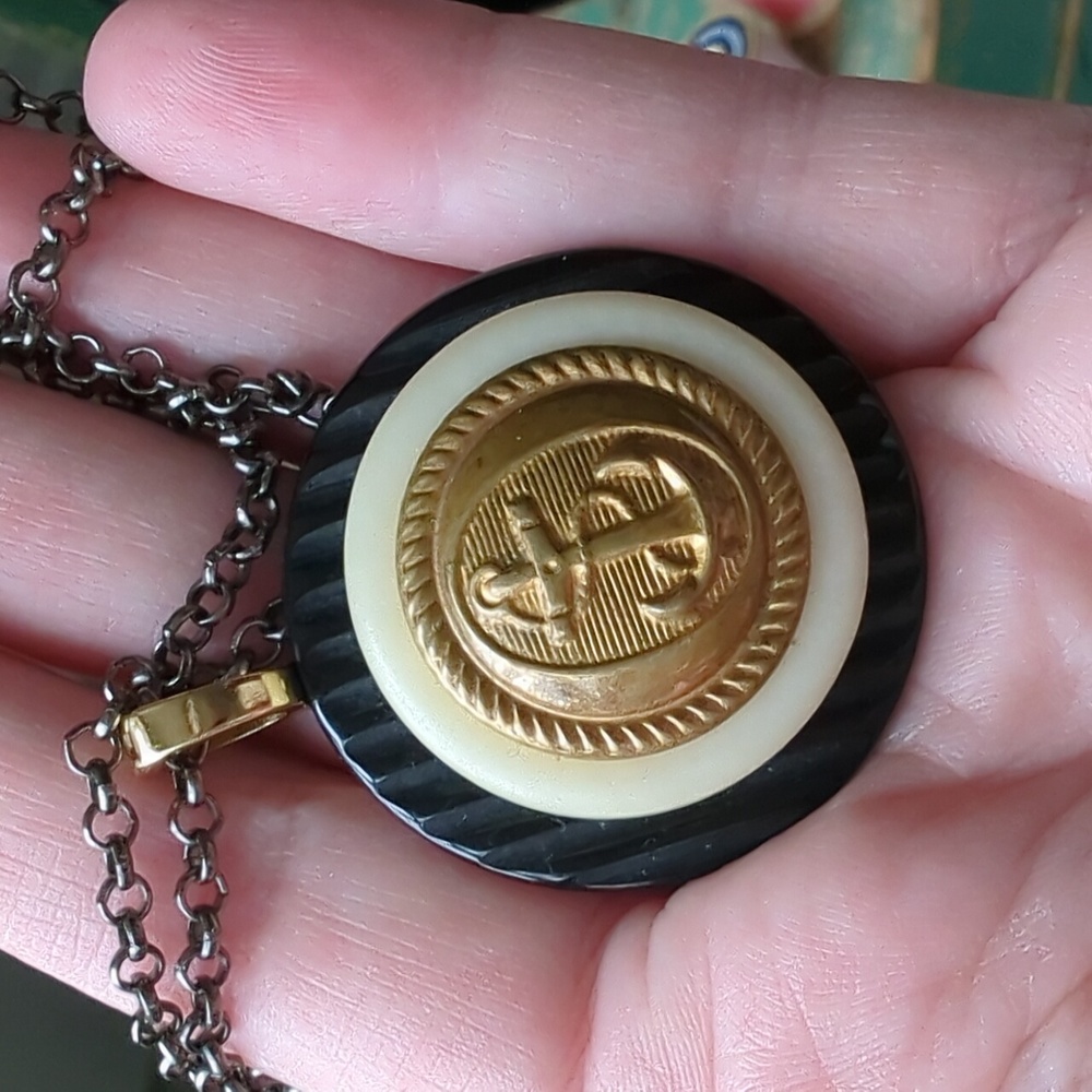 WHIMSY HOUSE I Upcycled Vintage Button Gold Metal Anchor Pendant Necklace - Picture 3 of 9